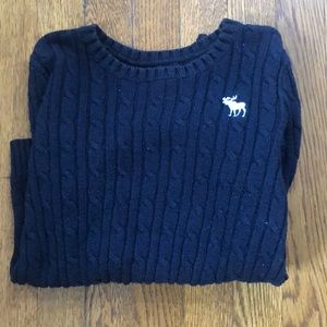 Small, tight, cable knit throwover🙌🏼🙌🏼